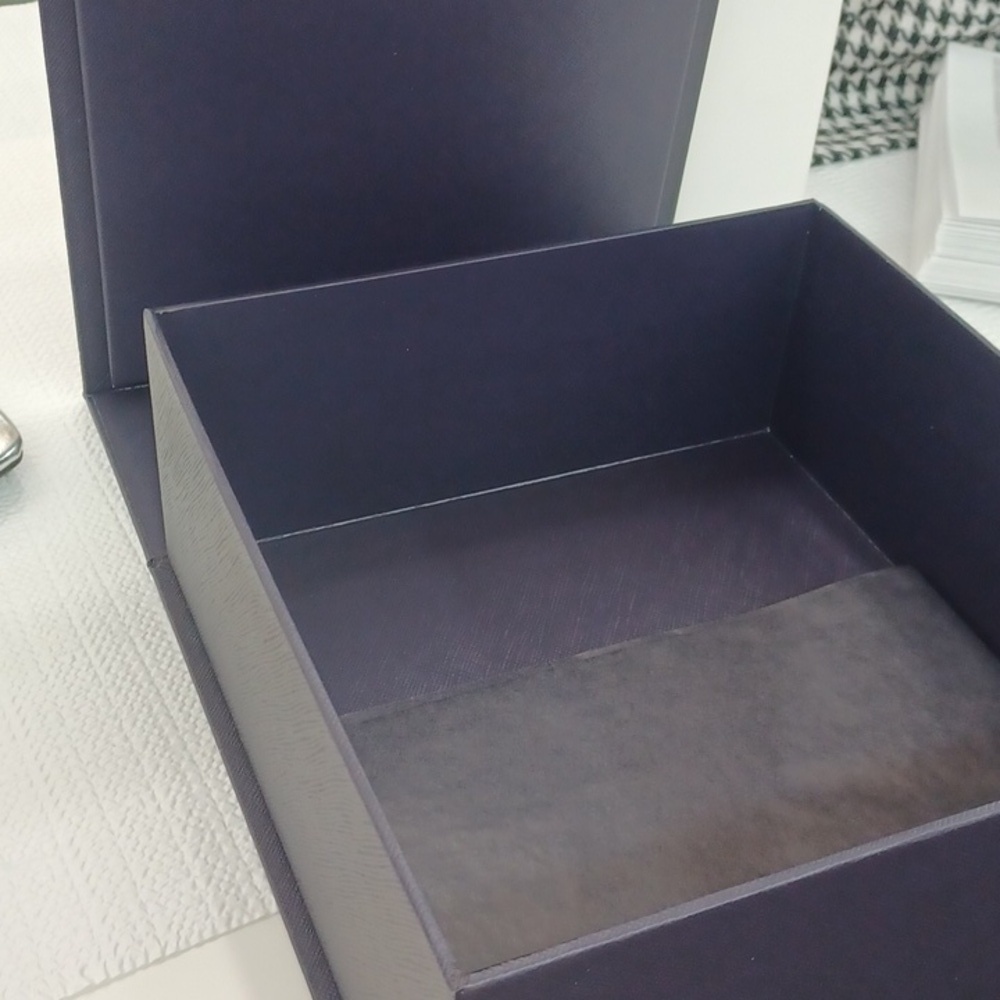 Prada Parfums Foldable Container - Picture 3 of 3